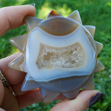 Load image into Gallery viewer, Druzy Agate geode sun carving
