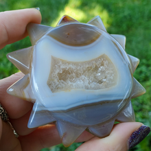 Load image into Gallery viewer, Druzy Agate geode sun carving