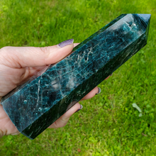 Load image into Gallery viewer, Large green apatite tower