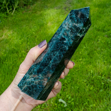 Load image into Gallery viewer, Large green apatite tower