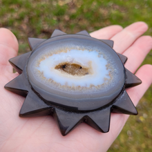 Load image into Gallery viewer, Druzy Agate Geode Sun Carving