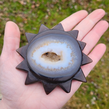Load image into Gallery viewer, Druzy Agate Geode Sun Carving