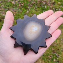 Load image into Gallery viewer, Druzy Agate Geode Sun Carving