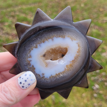 Load image into Gallery viewer, Druzy Agate Geode Sun Carving