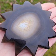 Load image into Gallery viewer, Druzy Agate Geode Sun Carving