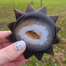 Load image into Gallery viewer, Druzy Agate Geode Sun Carving