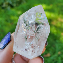 Load image into Gallery viewer, Cracked clear quartz point