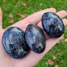 Load image into Gallery viewer, Indigo Gabbro Palm Stones
