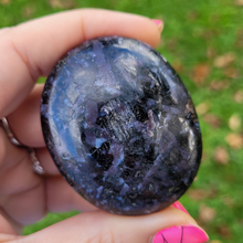 Load image into Gallery viewer, Indigo Gabbro Palm Stones