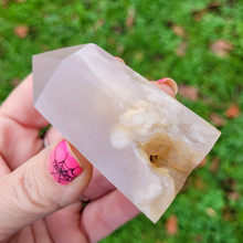 Load image into Gallery viewer, Flower agate crystal point