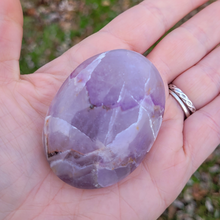 Load image into Gallery viewer, Amethyst Palm Stones