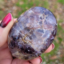 Load image into Gallery viewer, Amethyst Palm Stones