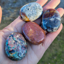 Load image into Gallery viewer, Ocean jasper palm stones