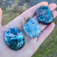 Load image into Gallery viewer, Ocean jasper palm stones