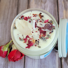 Load image into Gallery viewer, Soy wax candle with crystals