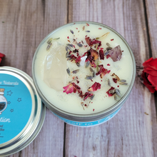 Load image into Gallery viewer, Soy wax candle with crystals