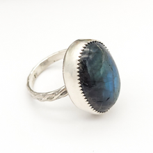 Load image into Gallery viewer, Sterling silver and Labradorite Ring