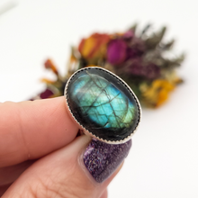 Load image into Gallery viewer, Sterling silver and labradorite ring
