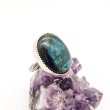 Load image into Gallery viewer, Labradorite and sterling silver gemstone ring