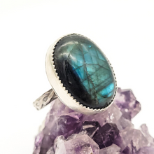 Load image into Gallery viewer, Labradorite and sterling silver gemstone ring