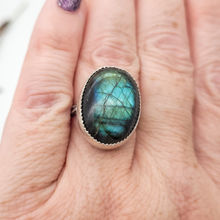 Load image into Gallery viewer, Size 7.5 Labradorite gemstone ring