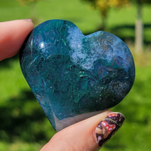 Load image into Gallery viewer, Carved moss agate heart