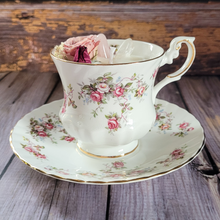 Load image into Gallery viewer, Vintage Tea Cup Candle (Love Spell)