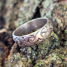 Load image into Gallery viewer, Floral and Vine Sterling Silver Ring
