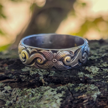 Load image into Gallery viewer, Floral and Vine Sterling Silver Ring