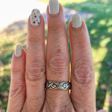 Load image into Gallery viewer, Floral and Vine Sterling Silver Ring