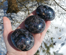 Load image into Gallery viewer, Indigo Gabbro Palm Stones