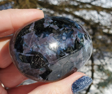 Load image into Gallery viewer, Indigo Gabbro Palm Stones