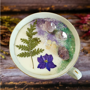 Tea cup candle with amethyst crystals 