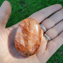 Load image into Gallery viewer, Fire quartz palm stones

