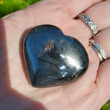 Load image into Gallery viewer, Hematite gemstone heart
