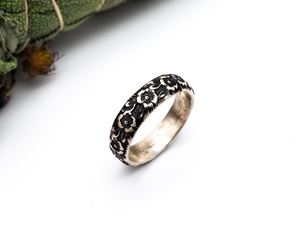 Vintage style floral pattern sterling silver ring 