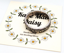 Load image into Gallery viewer, Sterling Silver floral pattern ring
