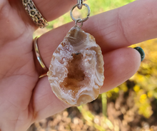 Load image into Gallery viewer, Occo Agate Geode Keychain
