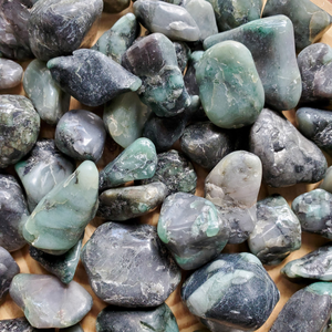 Emerald Tumbled stones 