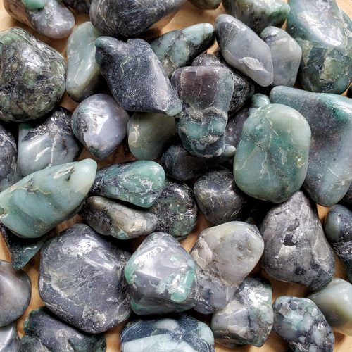 Emerald tumbled stones