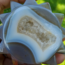 Load image into Gallery viewer, Druzy Agate geode sun carving 
