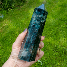 Load image into Gallery viewer, Large green apatite tower 
