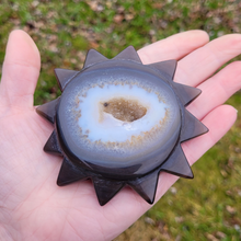 Load image into Gallery viewer, Druzy Agate Geode Sun Carving
