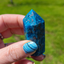 Load image into Gallery viewer, Blue Apatite Point - Apatite Tower
