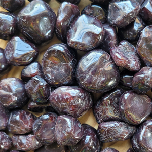 Garnet tumbled crystals 