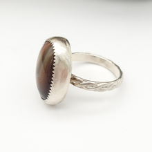 Load image into Gallery viewer, Agate and sterling silver ring size 7.5
