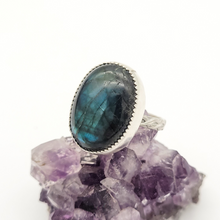 Load image into Gallery viewer, Size 7.5 sterling silver labradorite gemstone ring
