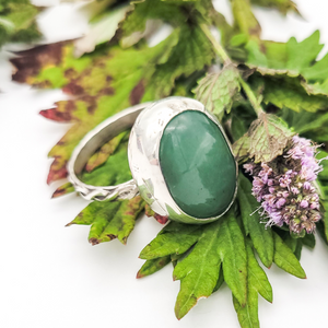 Green aventurine ring made with sterling silver on a braid pattern band