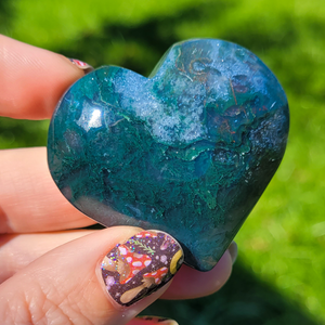 Carved moss agate heart