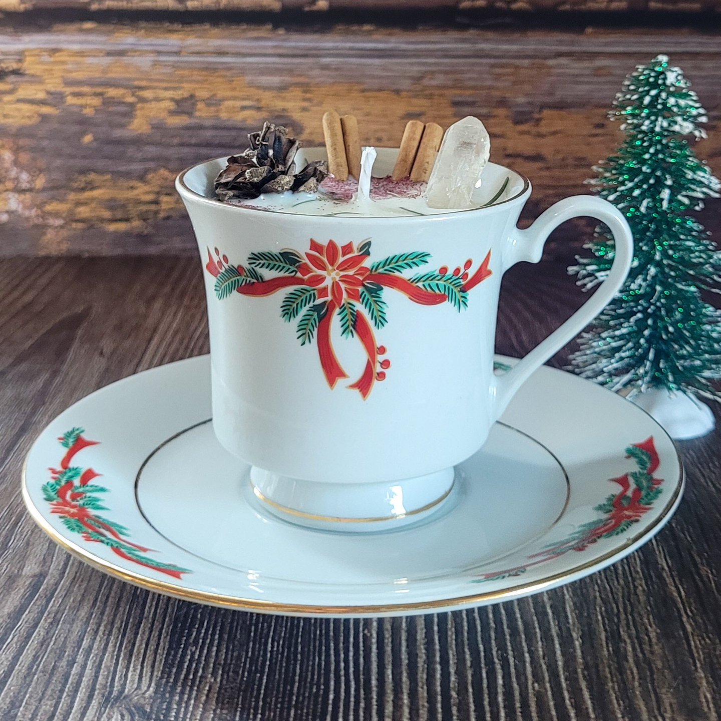 Vintage Holiday Tea Cup Candle (Cozy Cabin)